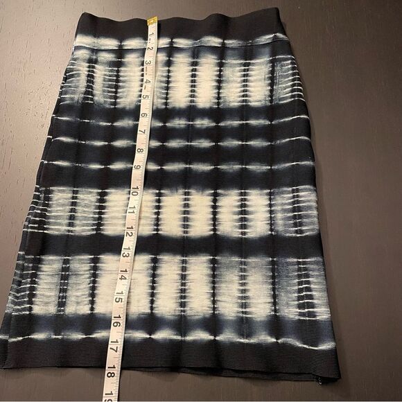BCBGMaxAzria Blue Black Tye Dye Bodycon Bandage Skirt Women’s Size S (Tagged L) - Picture 5 of 5
